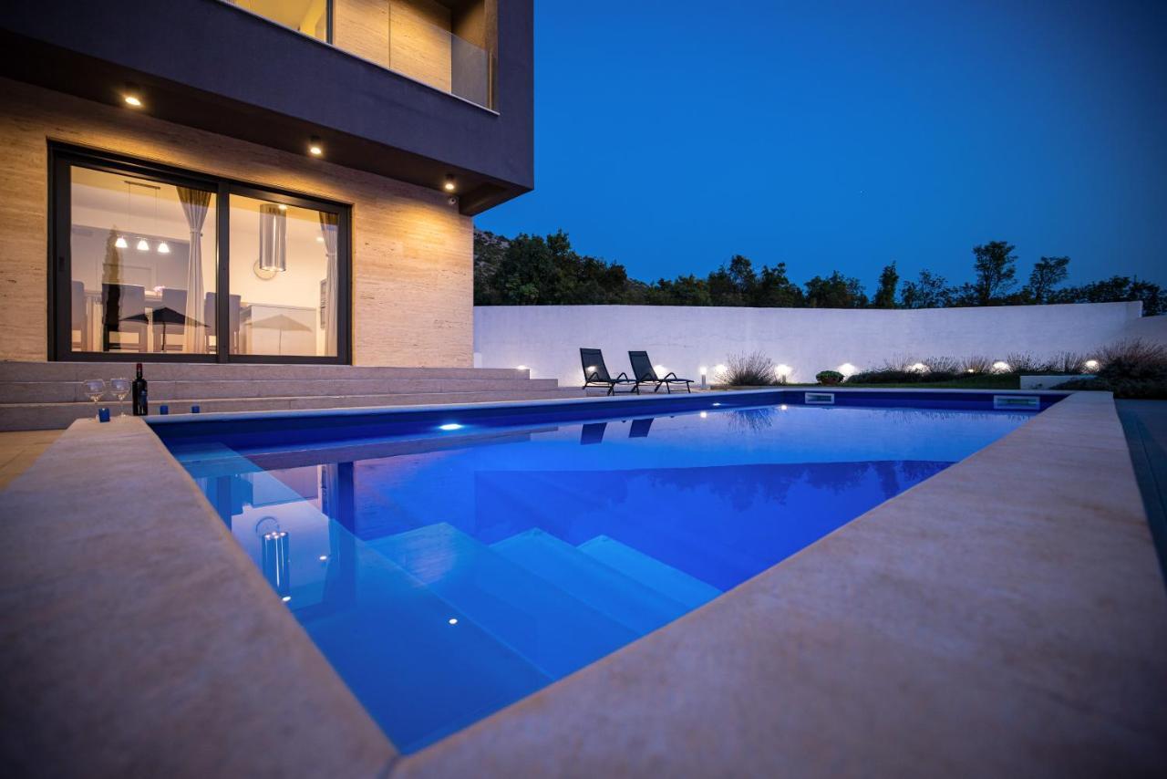 Royal Promons - Heated Pool Villa Starigrad Paklenica Exterior photo
