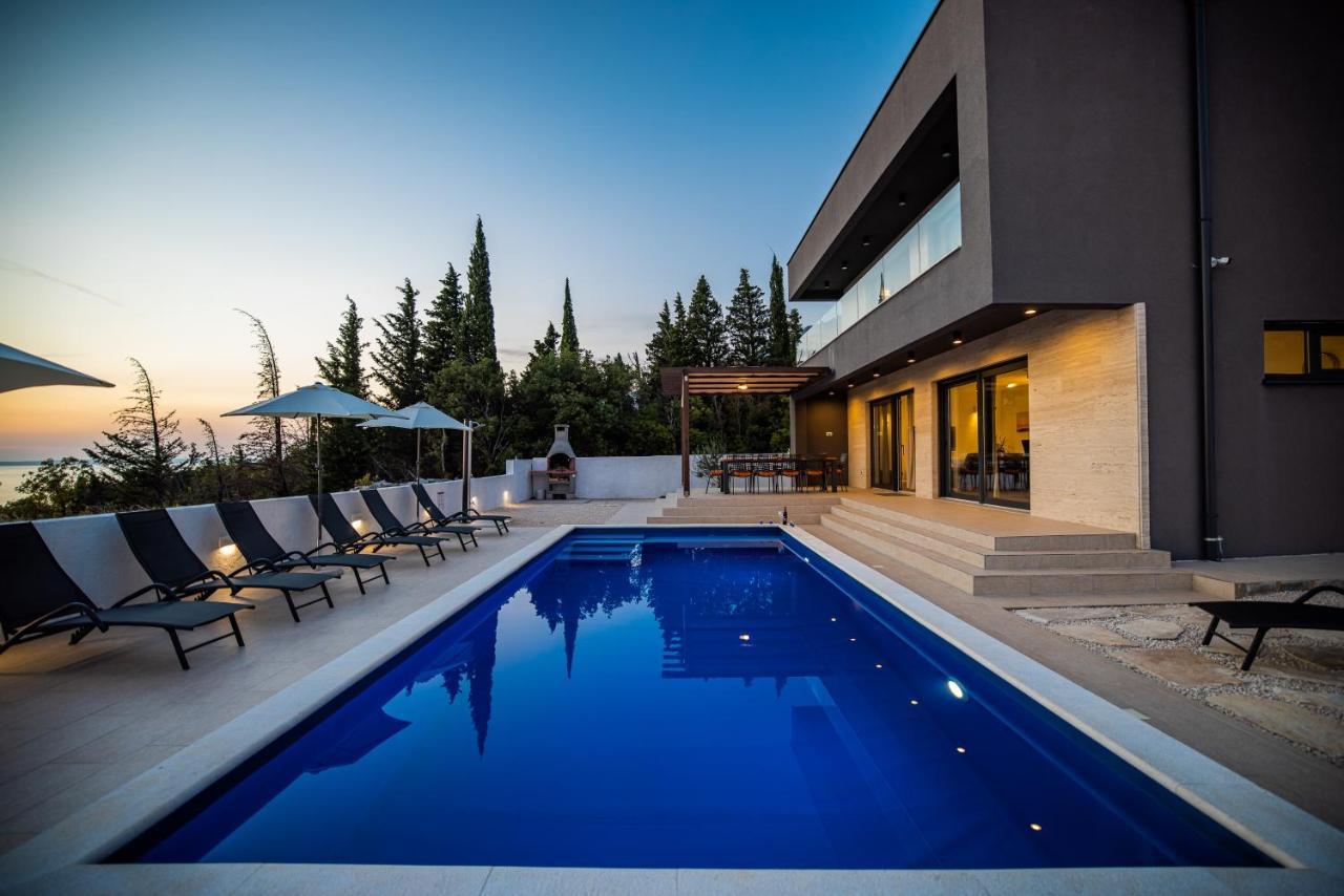 Royal Promons - Heated Pool Villa Starigrad Paklenica Exterior photo